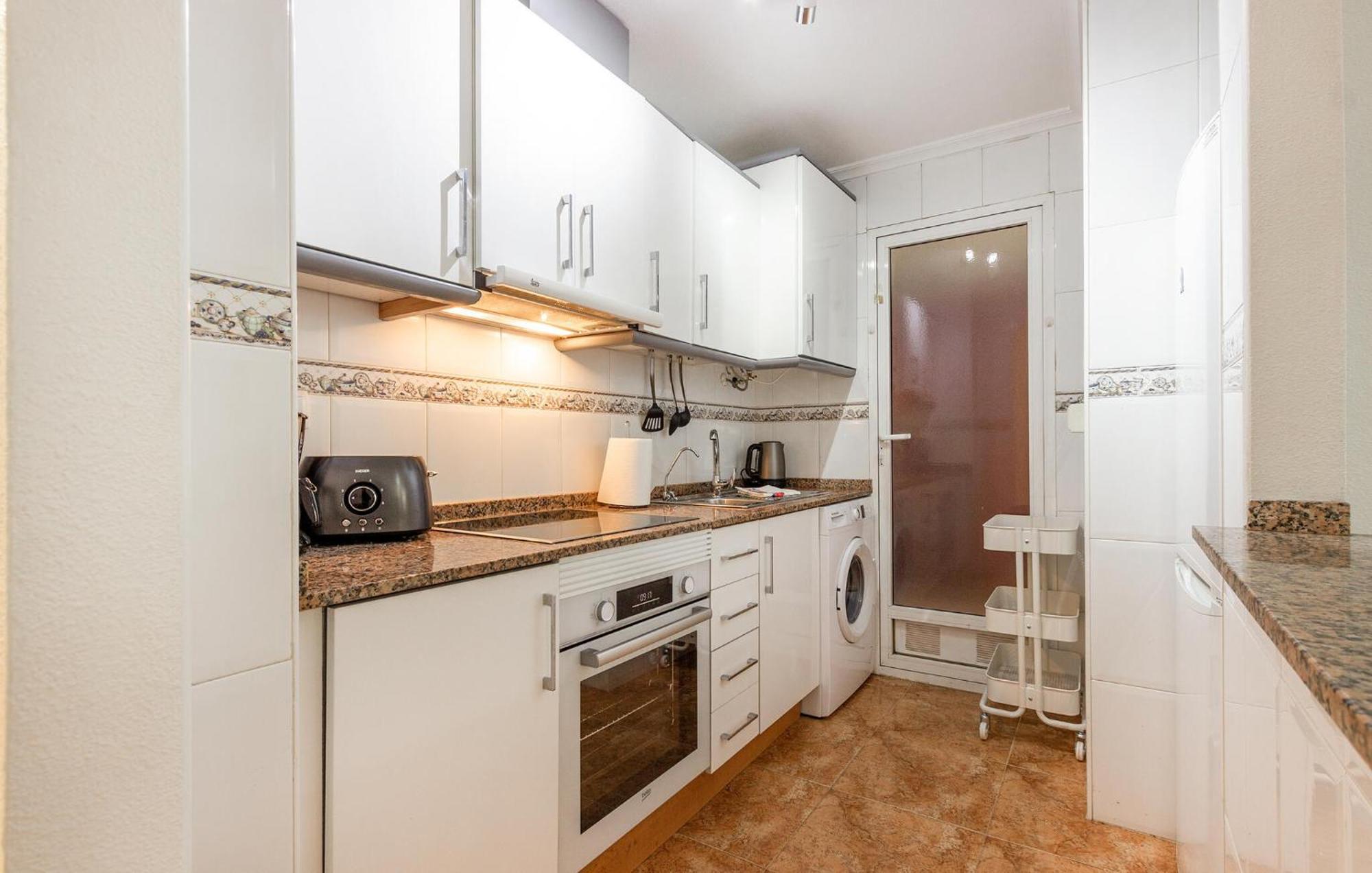 Amazing Apartment In Torrevieja With Kitchen 外观 照片