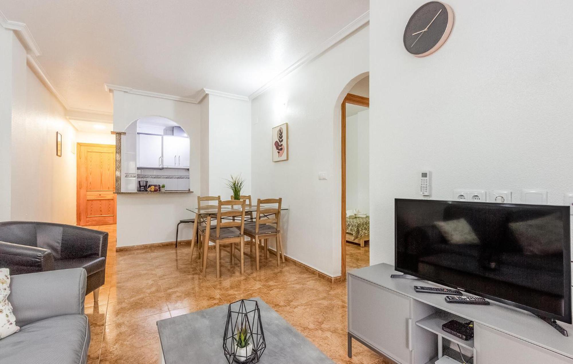 Amazing Apartment In Torrevieja With Kitchen 外观 照片