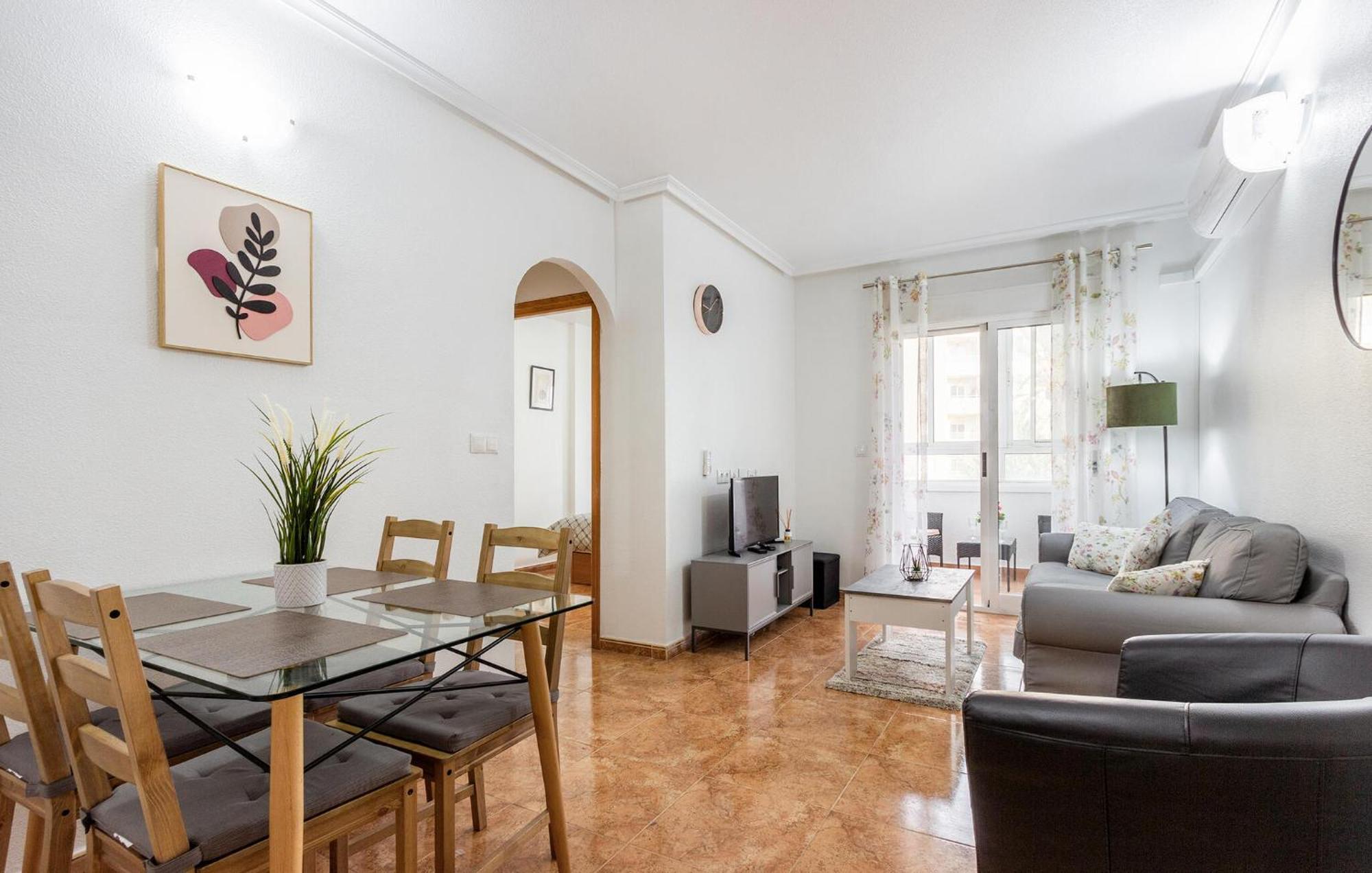 Amazing Apartment In Torrevieja With Kitchen 外观 照片