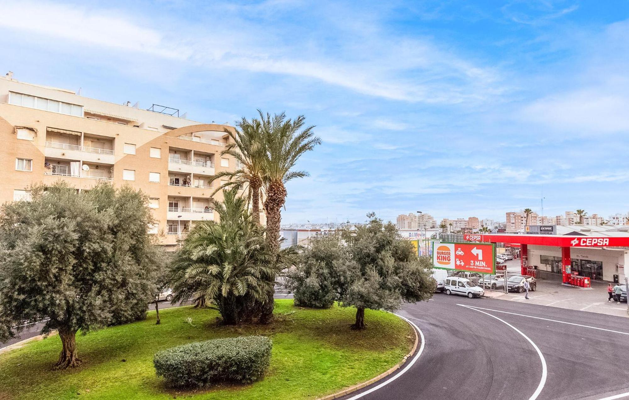 Amazing Apartment In Torrevieja With Kitchen 外观 照片