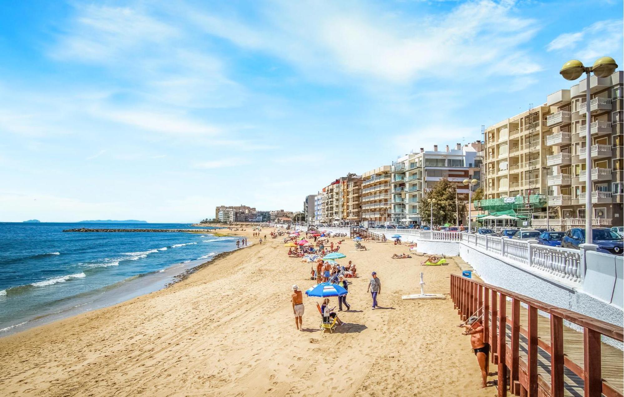 Amazing Apartment In Torrevieja With Kitchen 外观 照片