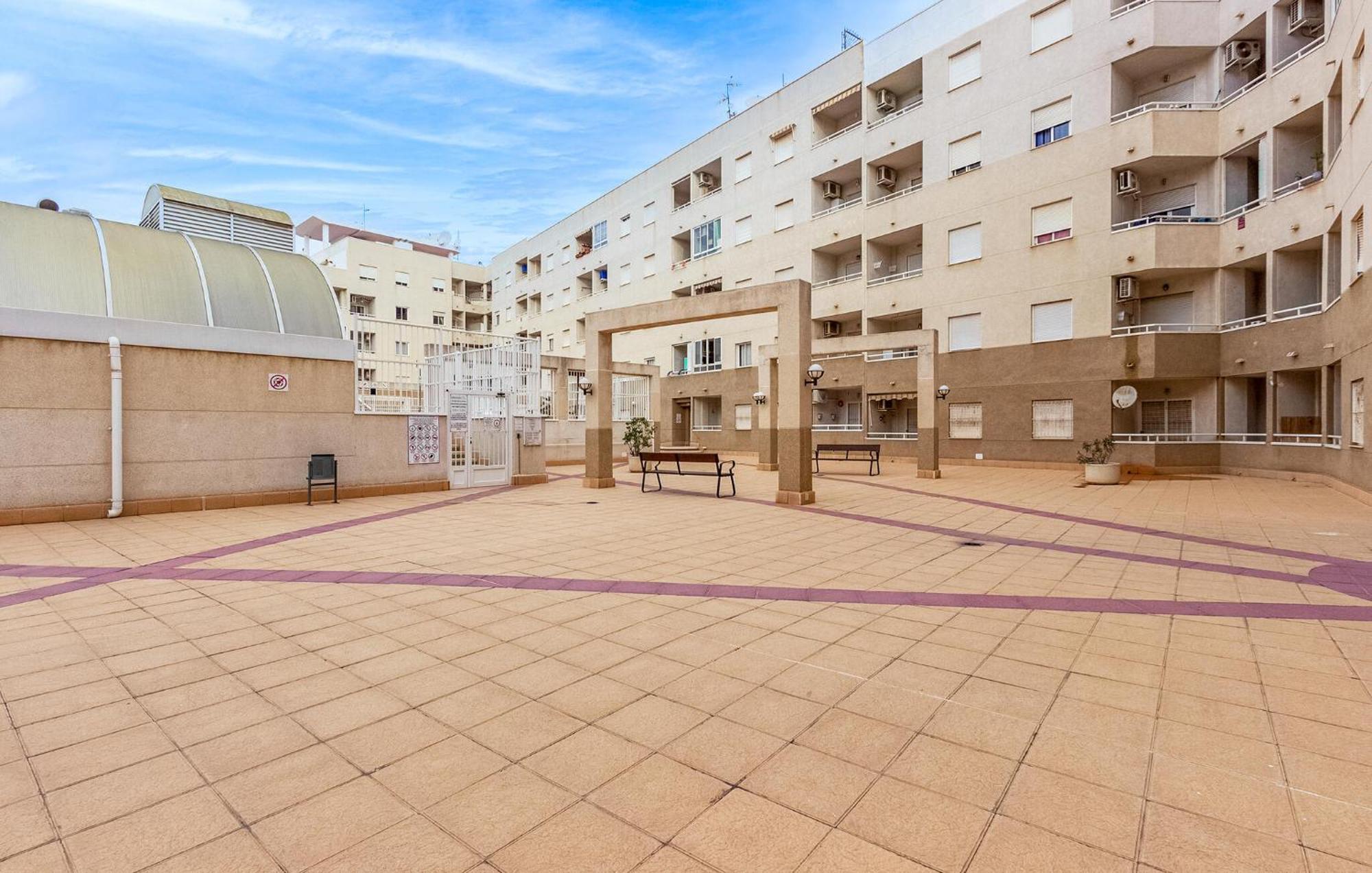 Amazing Apartment In Torrevieja With Kitchen 外观 照片