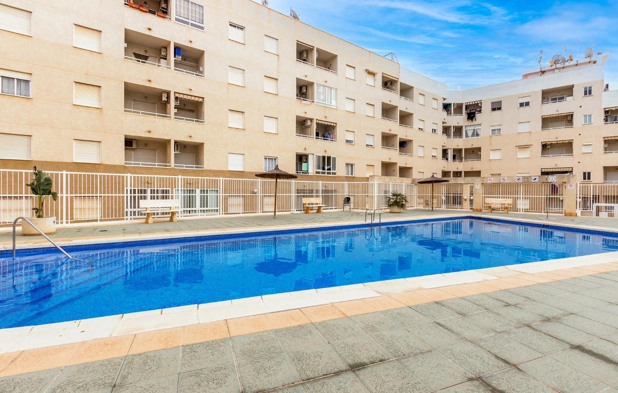 Amazing Apartment In Torrevieja With Kitchen 外观 照片