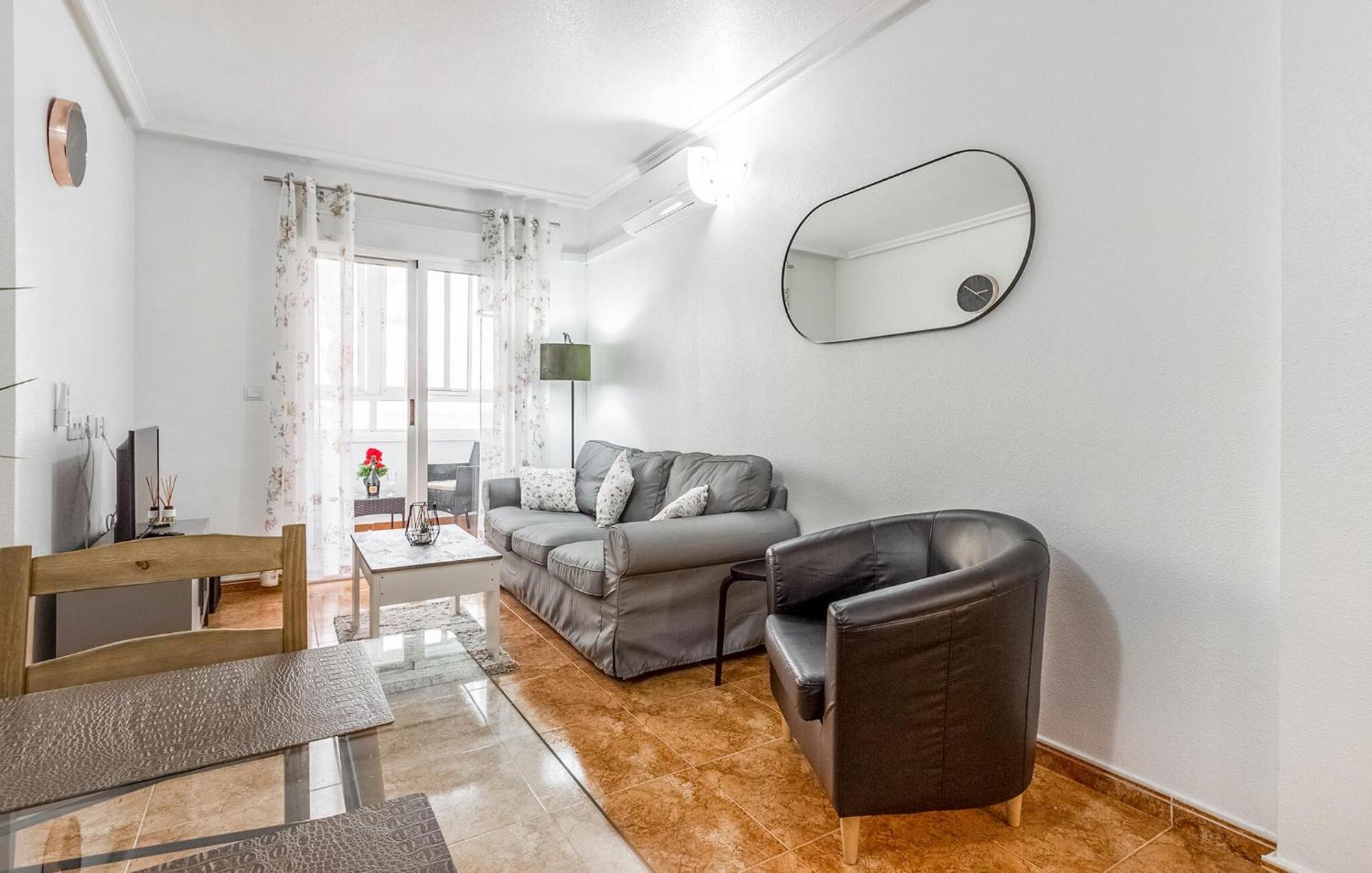 Amazing Apartment In Torrevieja With Kitchen 外观 照片