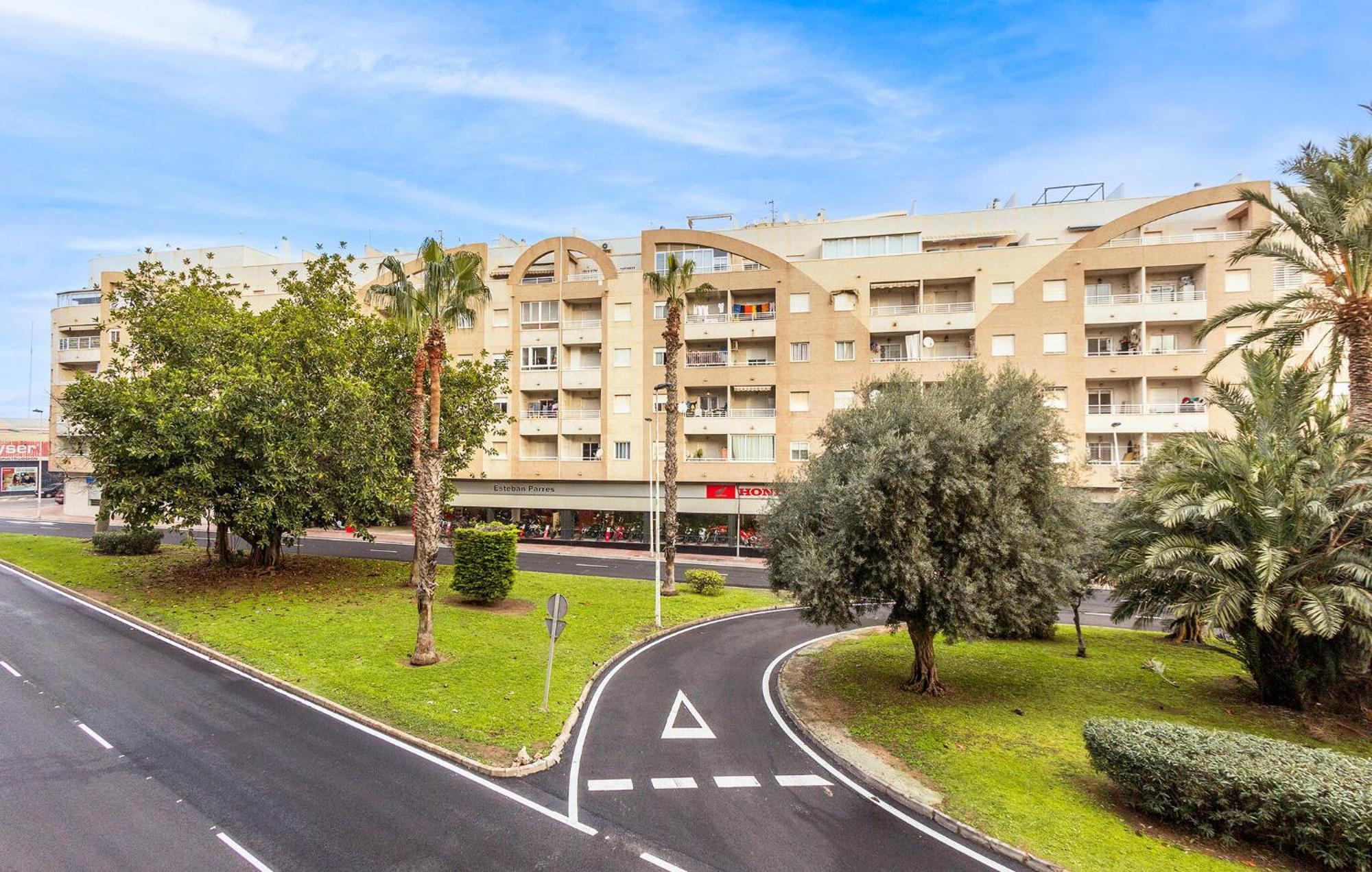 Amazing Apartment In Torrevieja With Kitchen 外观 照片