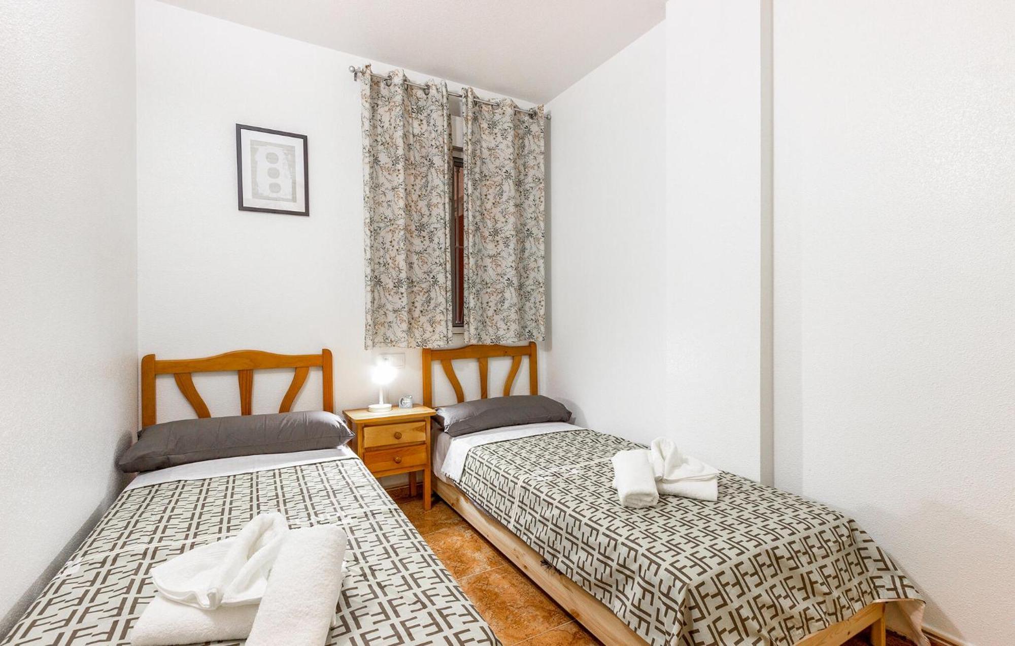Amazing Apartment In Torrevieja With Kitchen 外观 照片