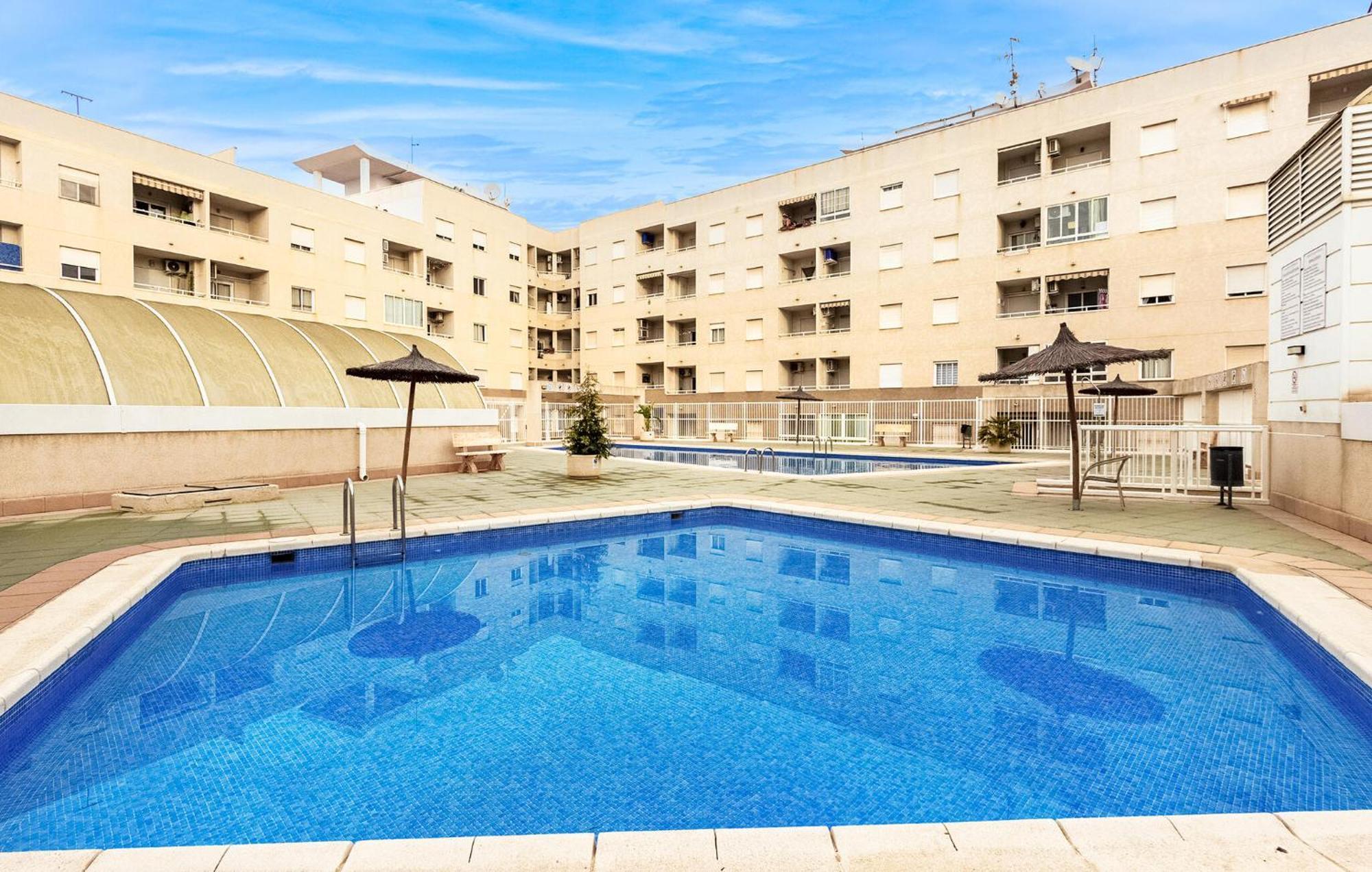 Amazing Apartment In Torrevieja With Kitchen 外观 照片